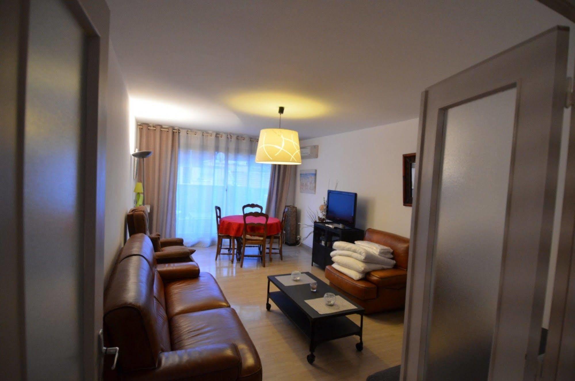 Appartement 6 Personnes Avec Terrasse Le Port Nice Luaran gambar