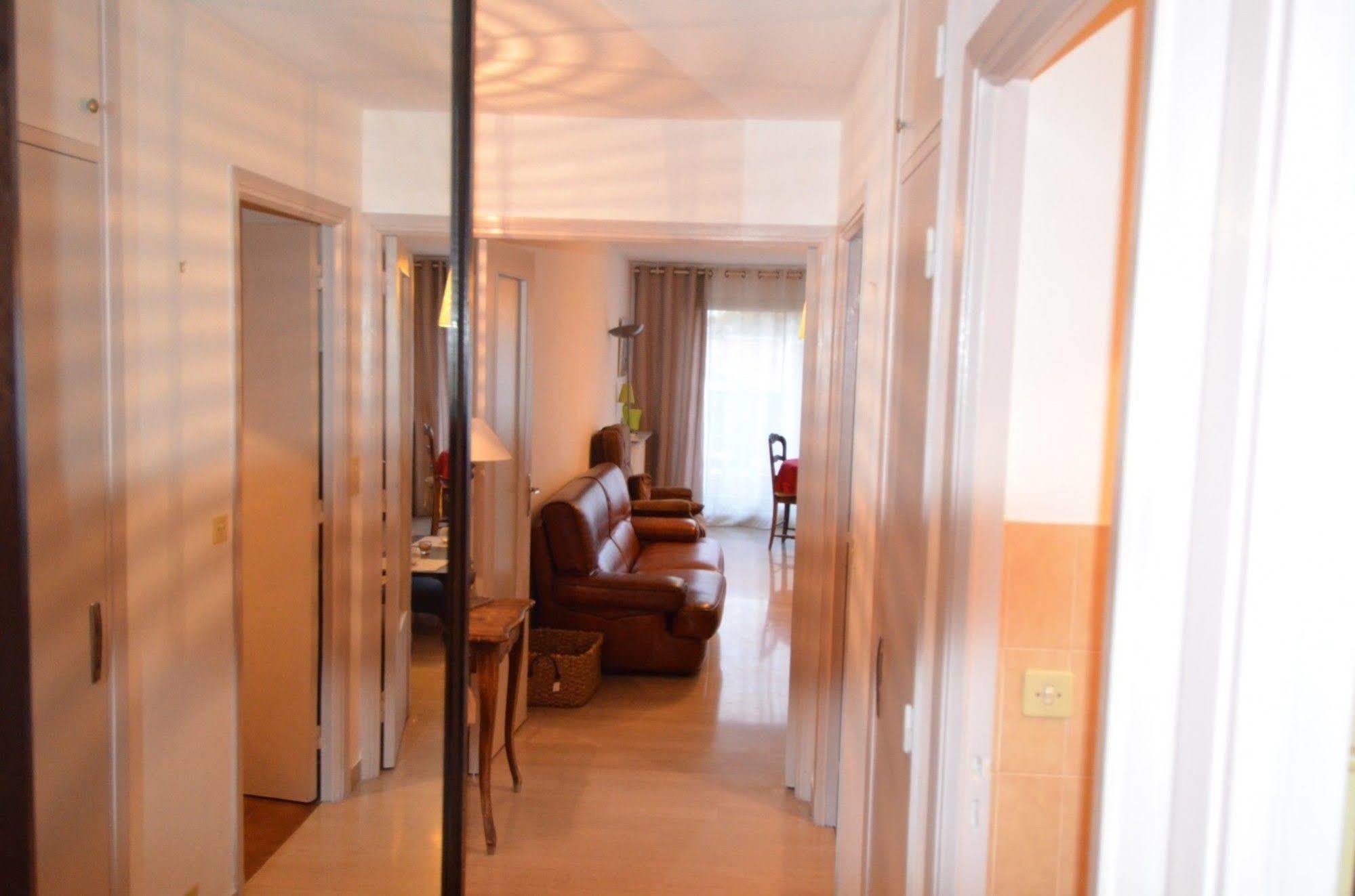 Appartement 6 Personnes Avec Terrasse Le Port Nice Luaran gambar