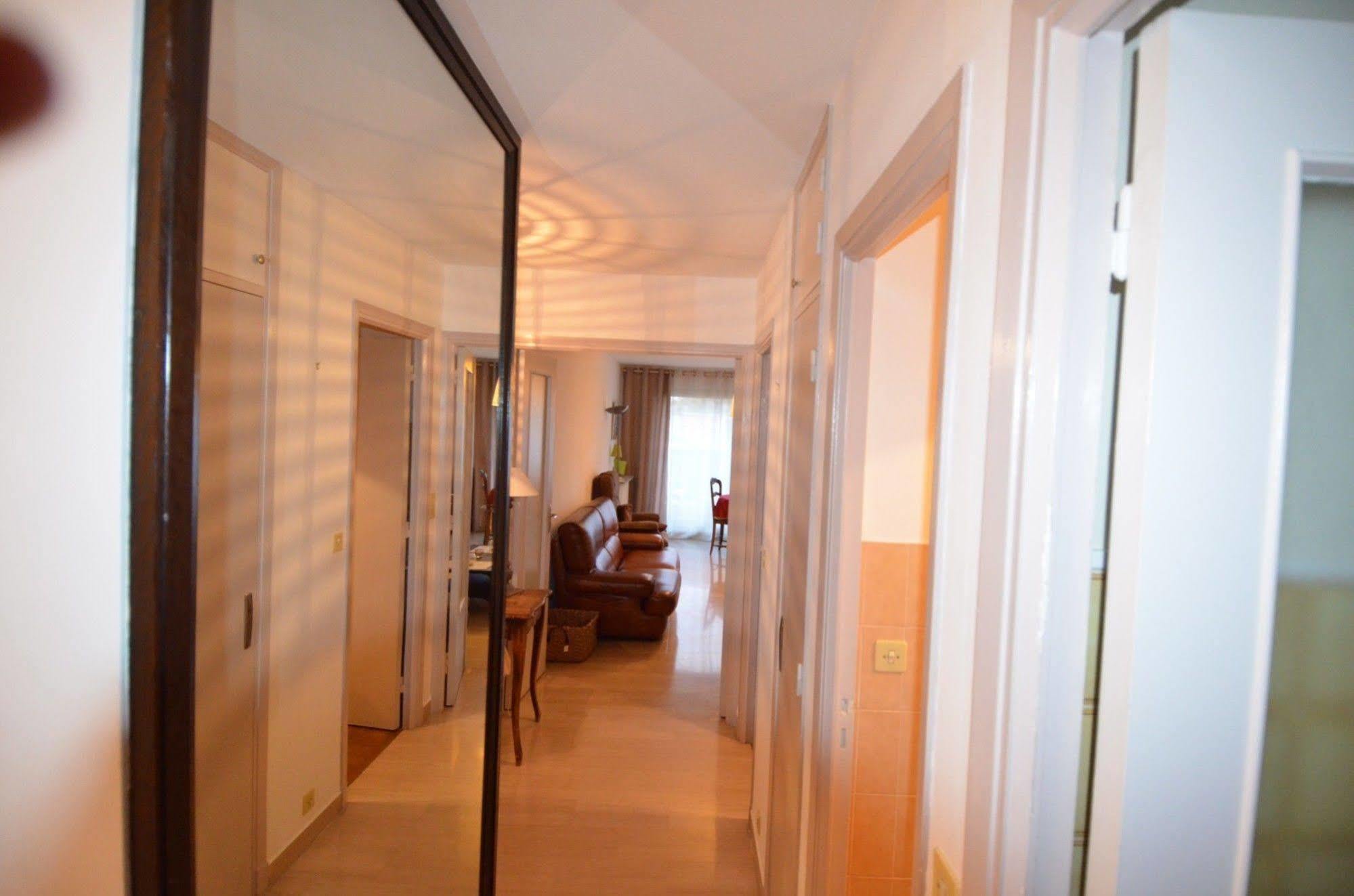 Appartement 6 Personnes Avec Terrasse Le Port Nice Luaran gambar