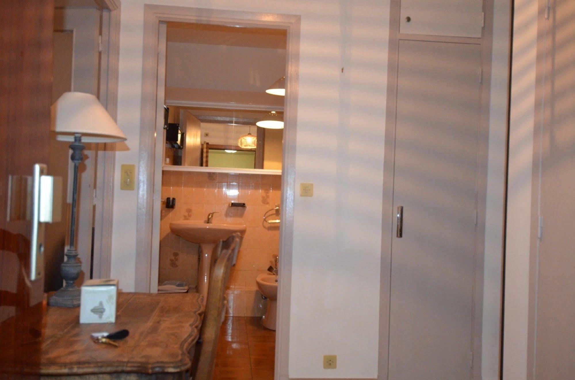 Appartement 6 Personnes Avec Terrasse Le Port Nice Luaran gambar
