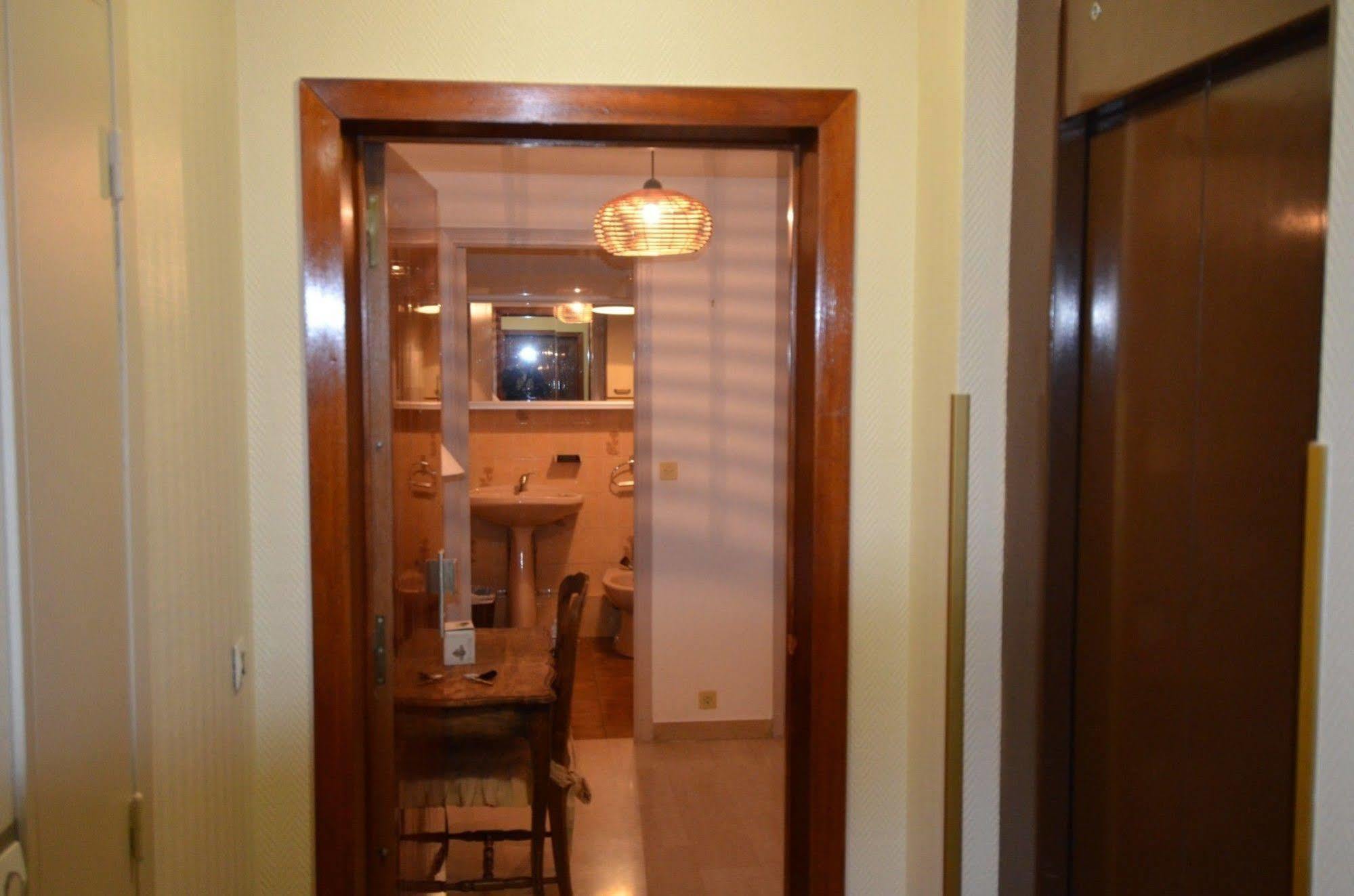 Appartement 6 Personnes Avec Terrasse Le Port Nice Luaran gambar