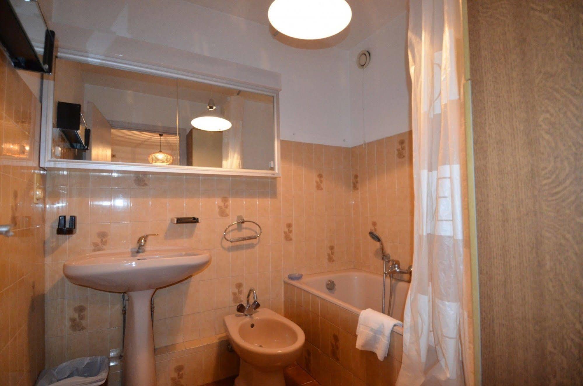 Appartement 6 Personnes Avec Terrasse Le Port Nice Luaran gambar