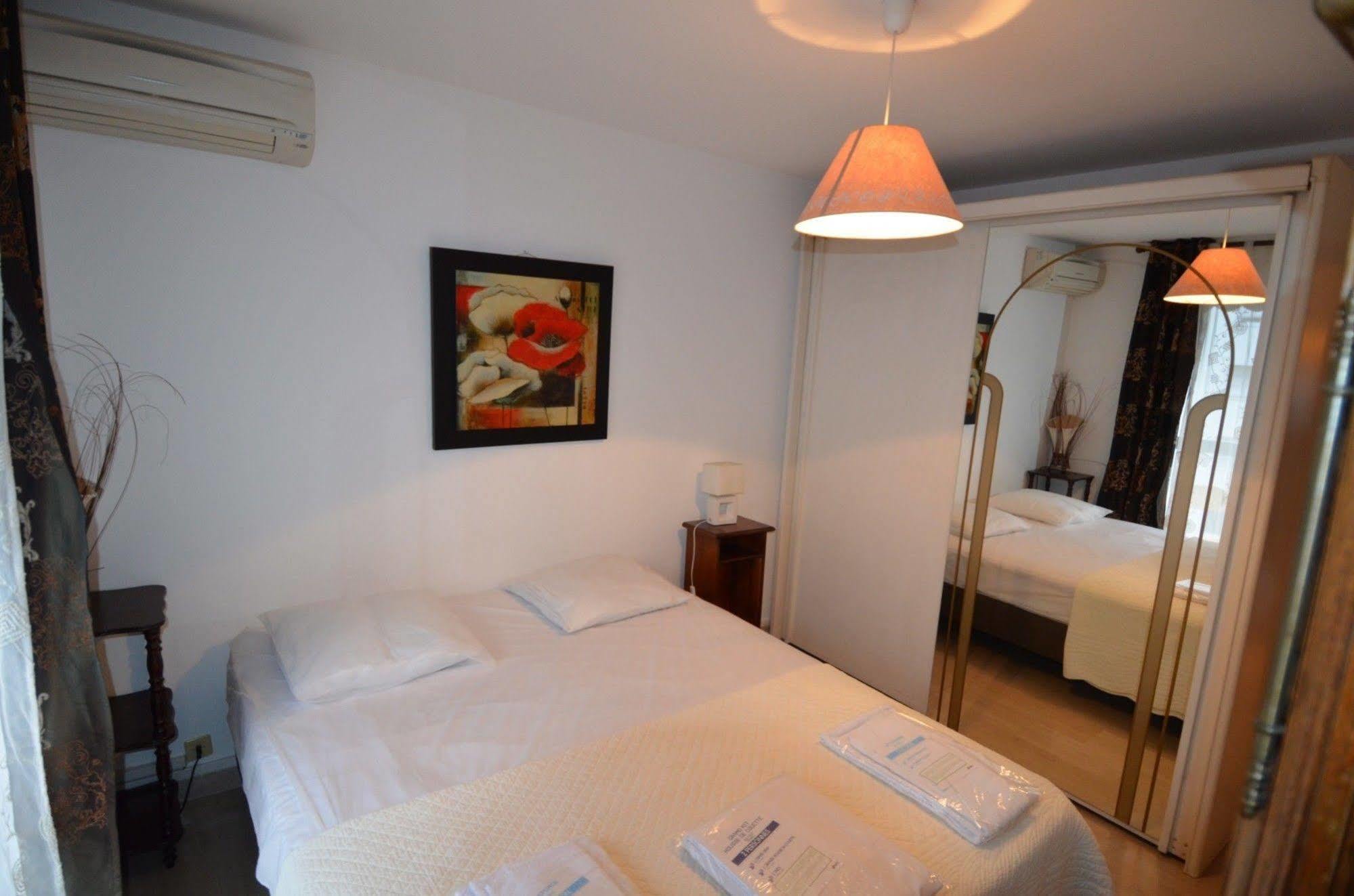 Appartement 6 Personnes Avec Terrasse Le Port Nice Luaran gambar