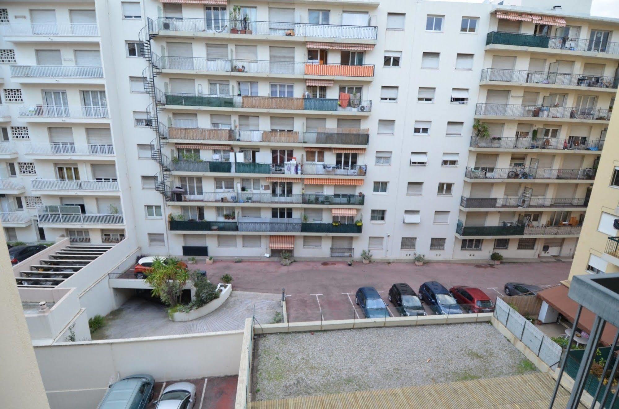 Appartement 6 Personnes Avec Terrasse Le Port Nice Luaran gambar