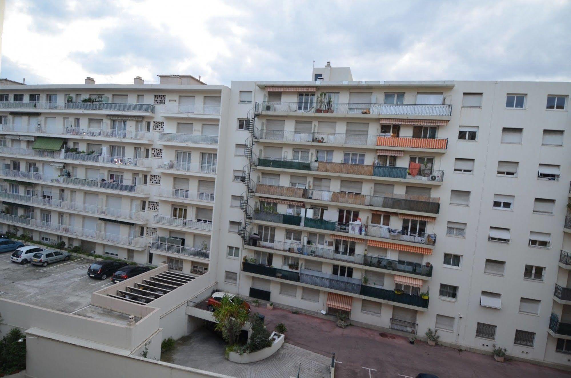 Appartement 6 Personnes Avec Terrasse Le Port Nice Luaran gambar