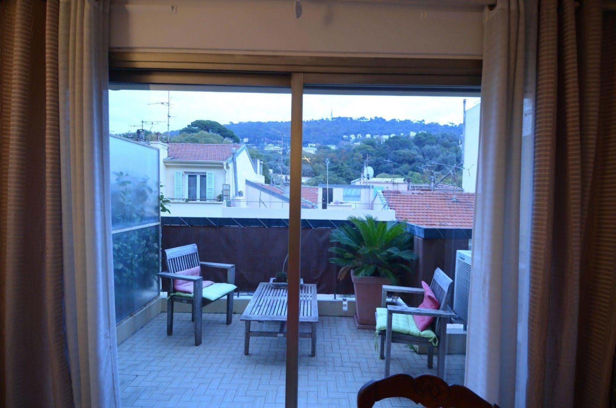 Appartement 6 Personnes Avec Terrasse Le Port Nice Luaran gambar