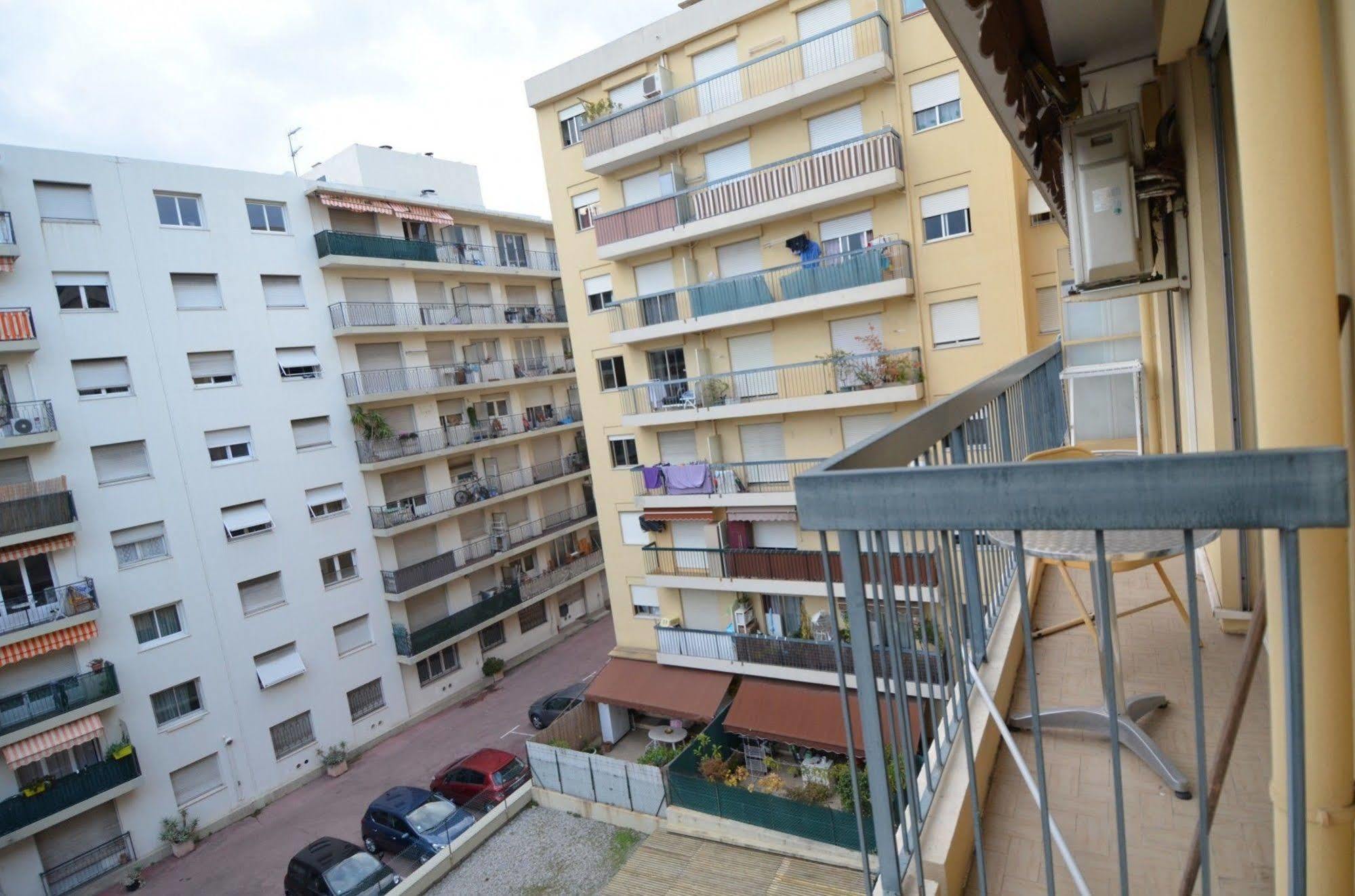 Appartement 6 Personnes Avec Terrasse Le Port Nice Luaran gambar